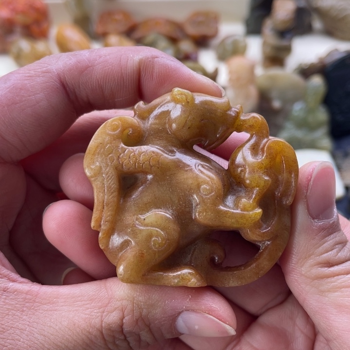 蛇纹石玉颈饰未镶嵌