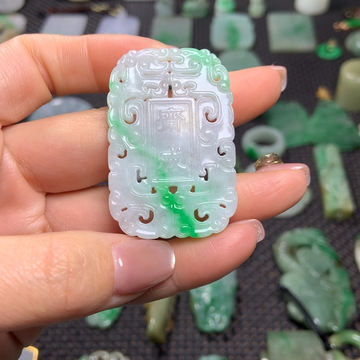 翡翠挂件未镶嵌云*岫