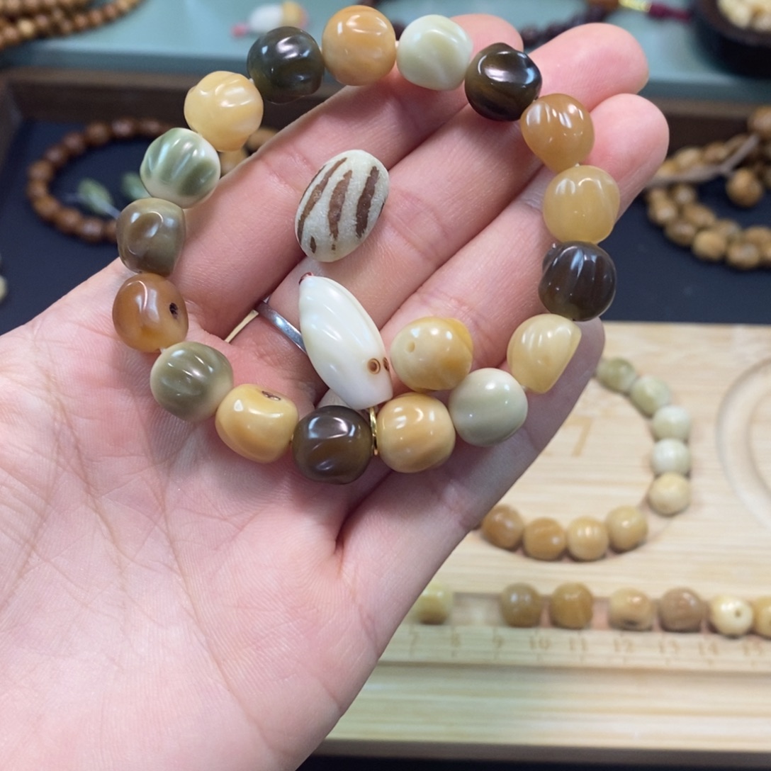 小***斧龙脊菩提手串龙脊菩提，玉化多宝单圈