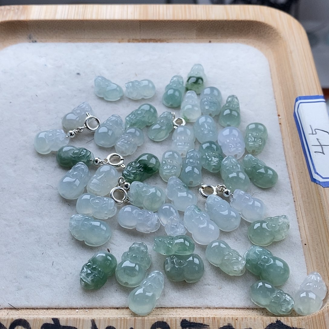 翡翠颈饰未镶嵌前后孔貔貅1个