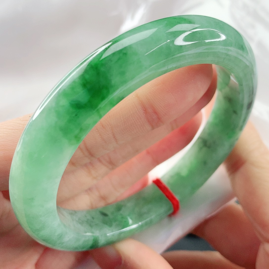 翡翠手镯未镶嵌，109