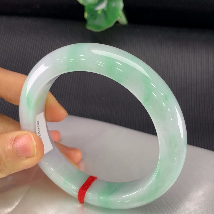 翡翠手镯未镶嵌正圈60