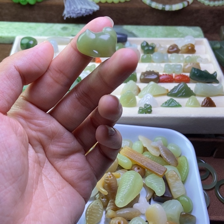 蔚***和田玉未镶嵌手链