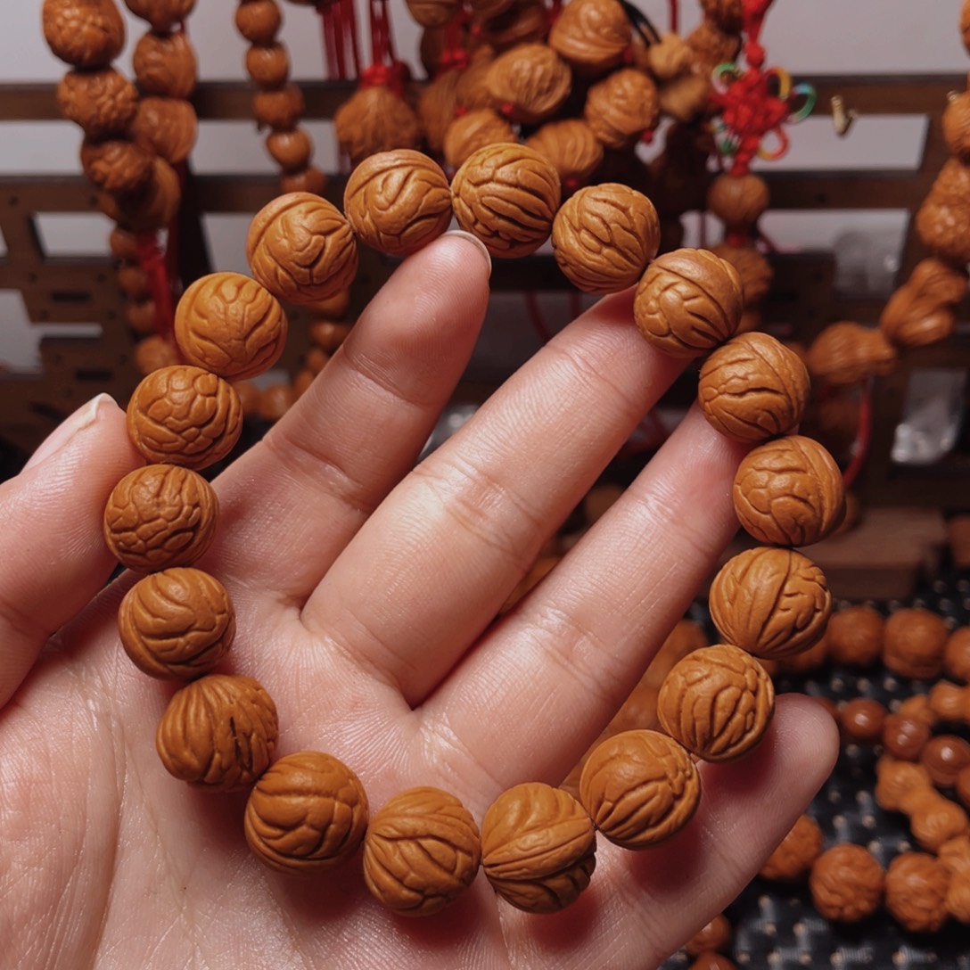 木质类龙纹桃枭手串