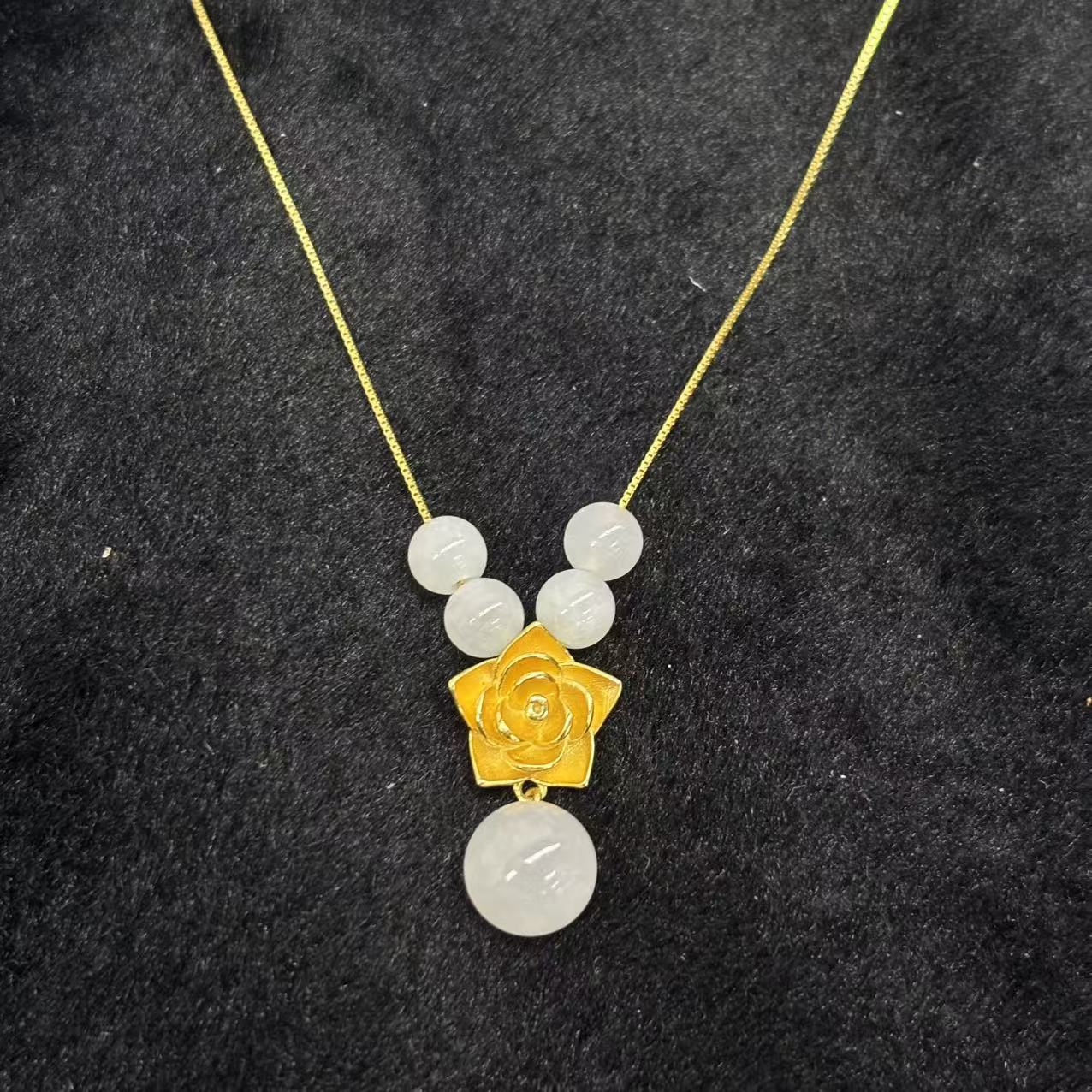 y644a-国风气质款和田玉花花吊坠-赠链-赠礼盒-合金