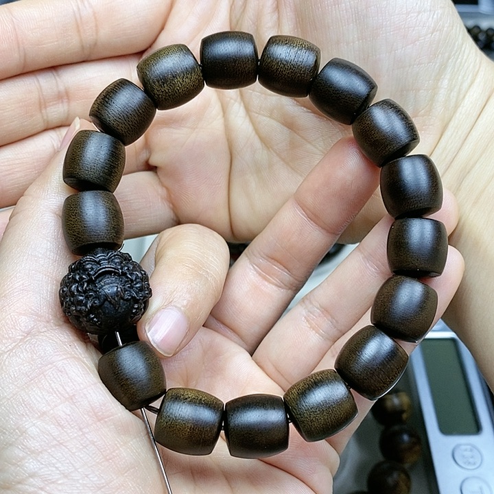 沉香手串守****つ越南芽庄白棋楠