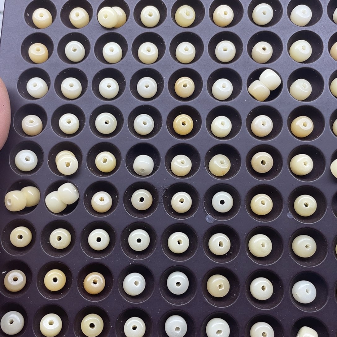 吊坠白玉菩提8、6微瑕奶黄敦100颗➕灯牌宠200颗