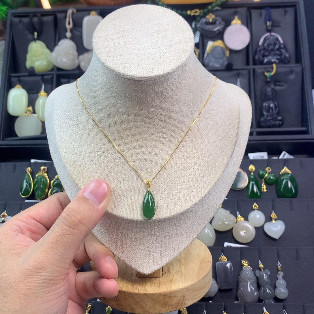 和田玉吊坠18K金镶嵌