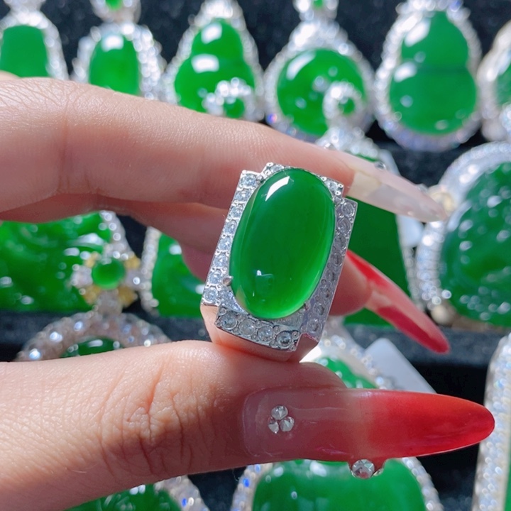 翡翠颈饰未镶嵌风*1831207。  