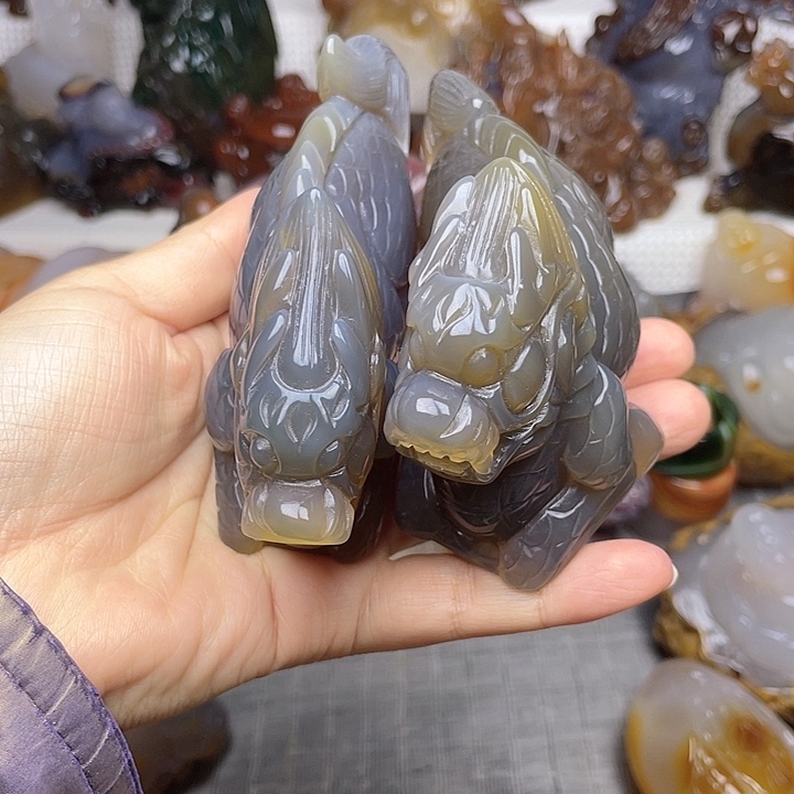 玛瑙/玉髓饰品未镶嵌龙*