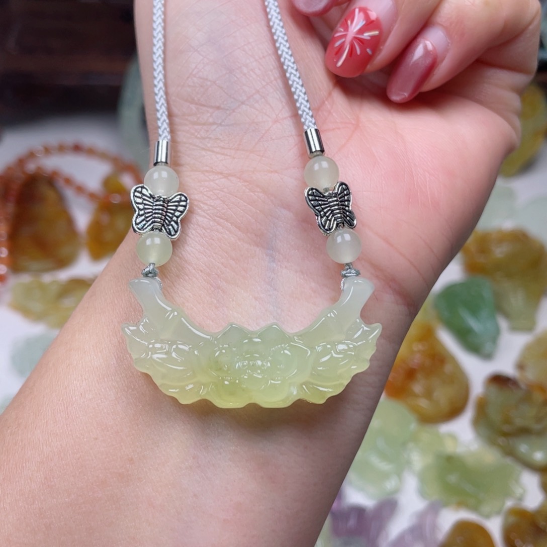 蛇纹石玉颈饰未镶嵌