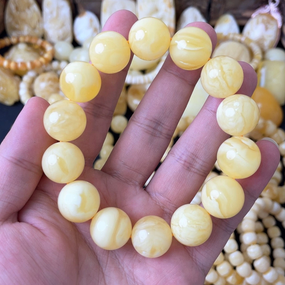 琥珀手串未镶嵌16+俄白妖花圆珠手串