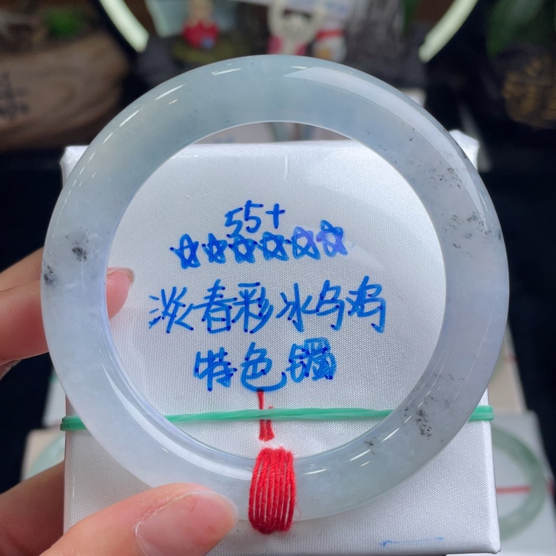 翡翠手镯未镶嵌翡翠手镯