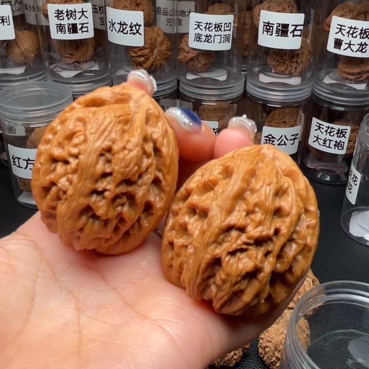 文玩核桃吊坠红锦鲤40