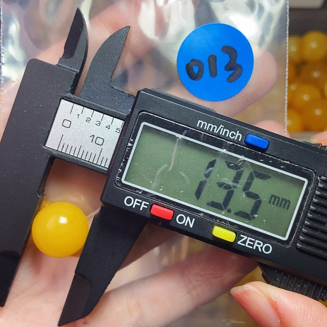未镶嵌琥珀裸石微瑕圆珠013