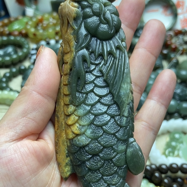 透闪石质玉未镶嵌把件