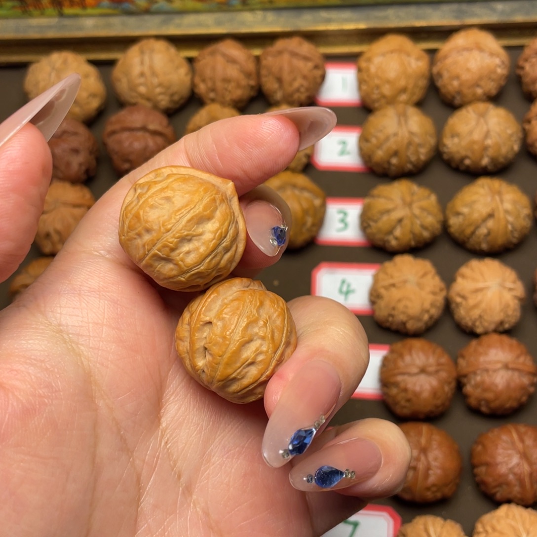 黑***白文玩核桃吊坠。。。。