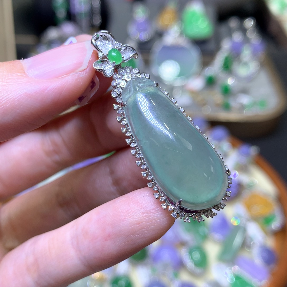 【闪购商品】翡翠颈饰18K金镶嵌翡翠吊坠项链