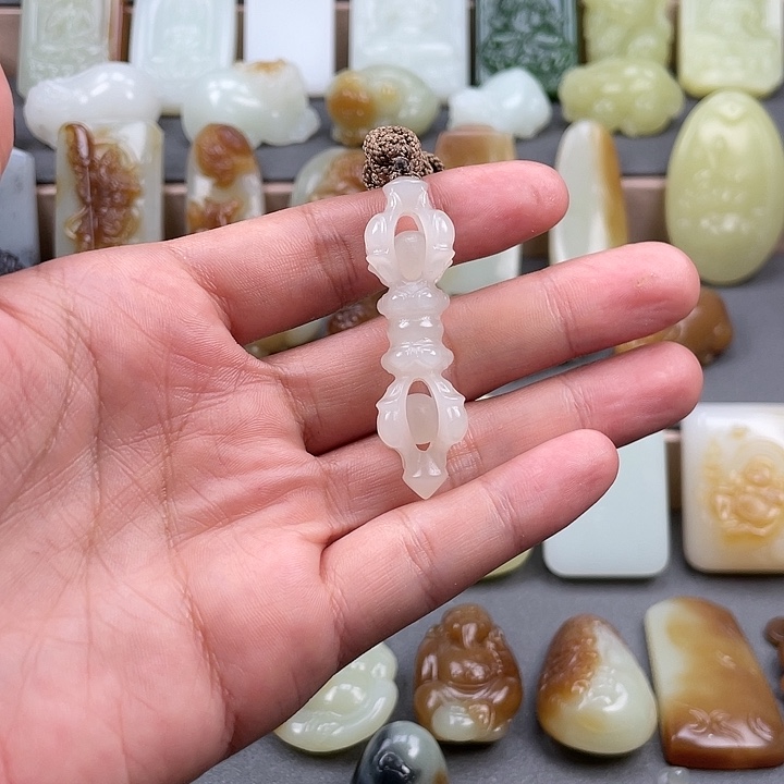 和田玉未镶嵌颈饰和田玉降魔杵