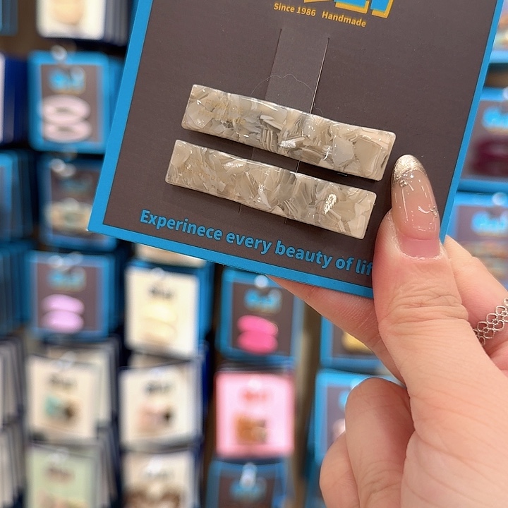 米色纹理方形鸭夹