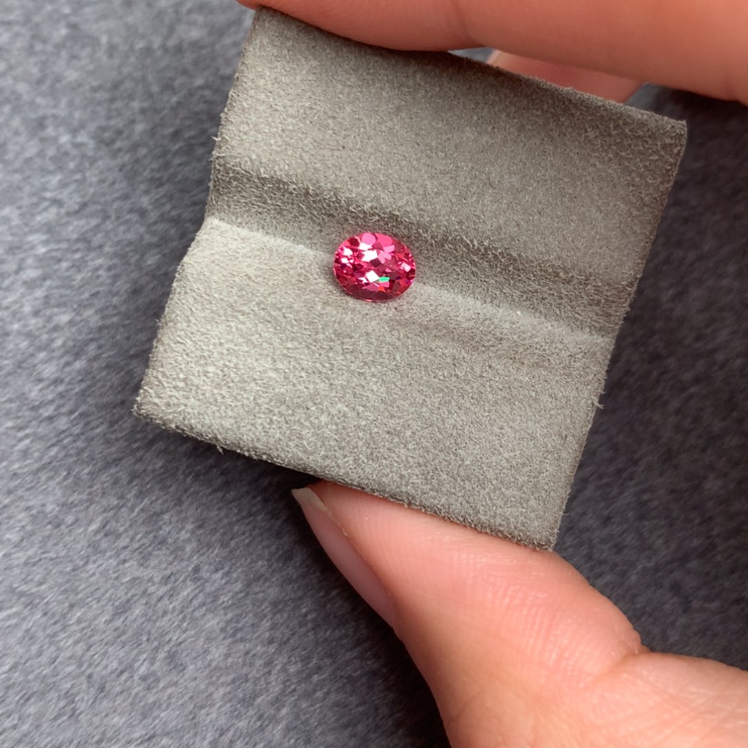 裸石尖晶石0.75ct莲花色马亨盖