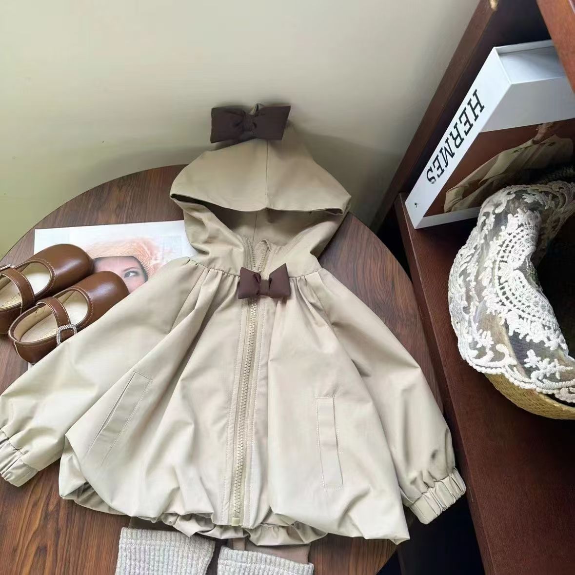 女童韩版秋季外套2024中小童蝴蝶结风衣宝宝连帽冲锋衣外套