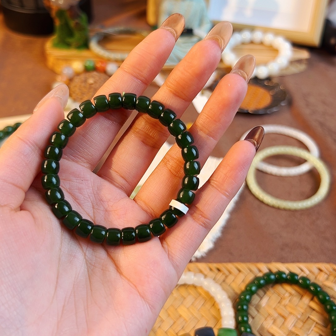 天***，和田玉未镶嵌手串