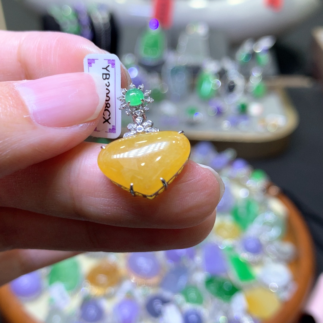 【闪购商品】翡翠颈饰18K金镶嵌翡翠吊坠项链