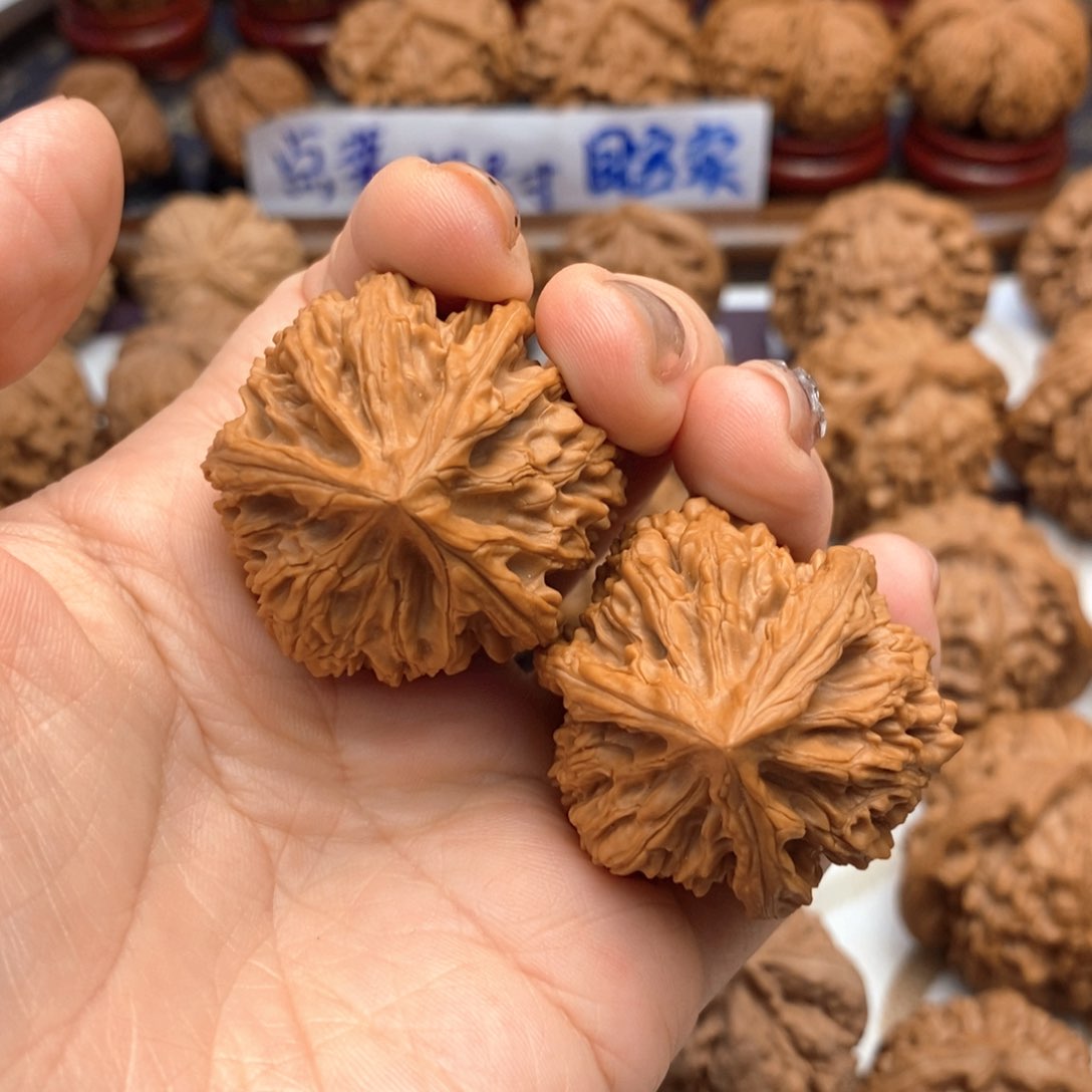 【闪购商品】文玩核桃吊坠37尺文山奔