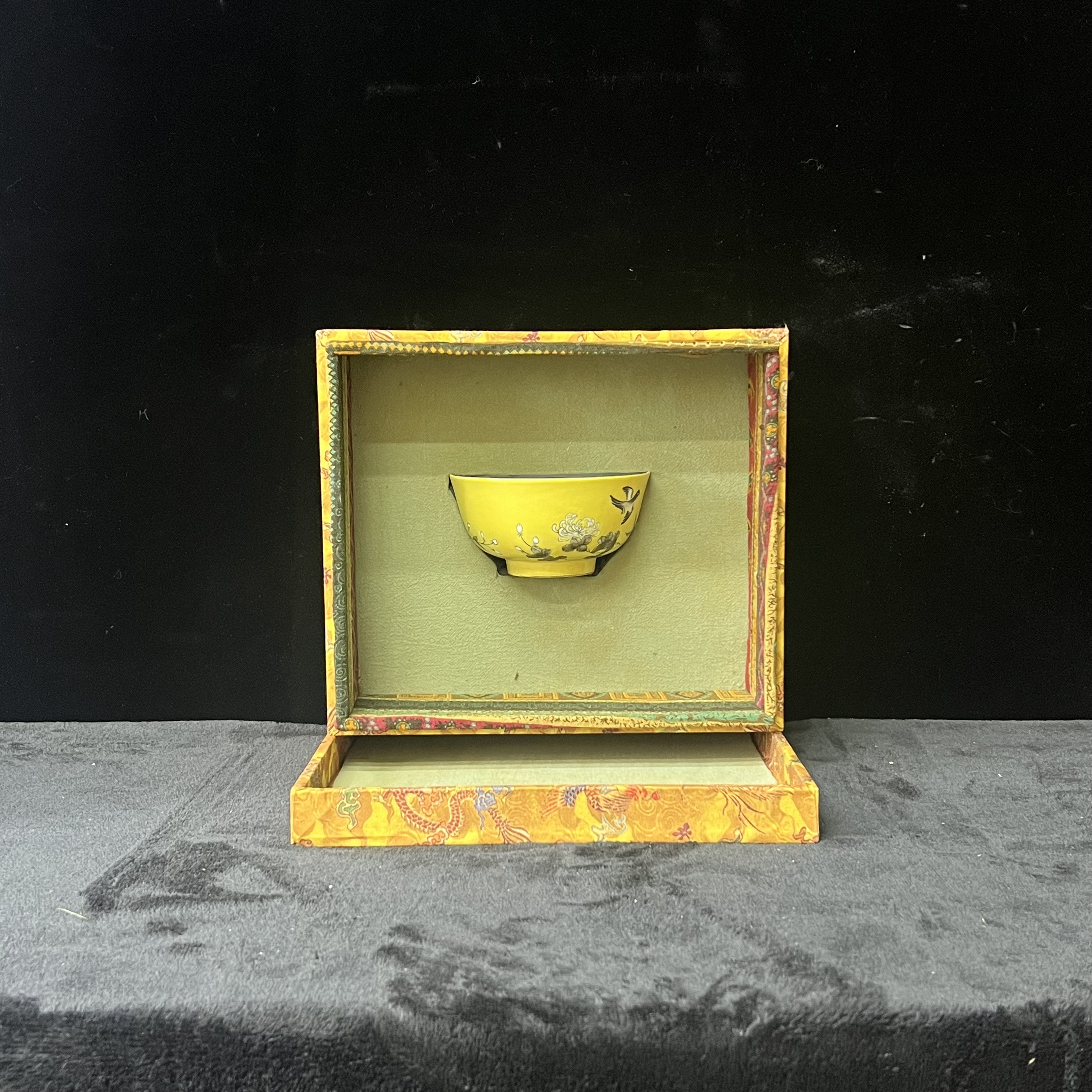 【闪购商品】R1 清光绪 黄釉墨彩花卉大雅斋茶圆