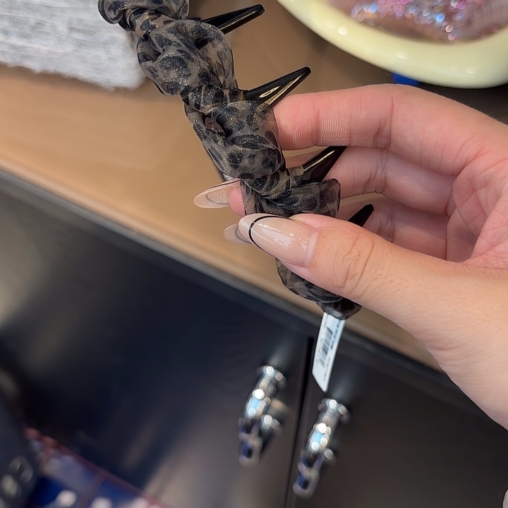 小***b铁合金皮质豹纹纱纱