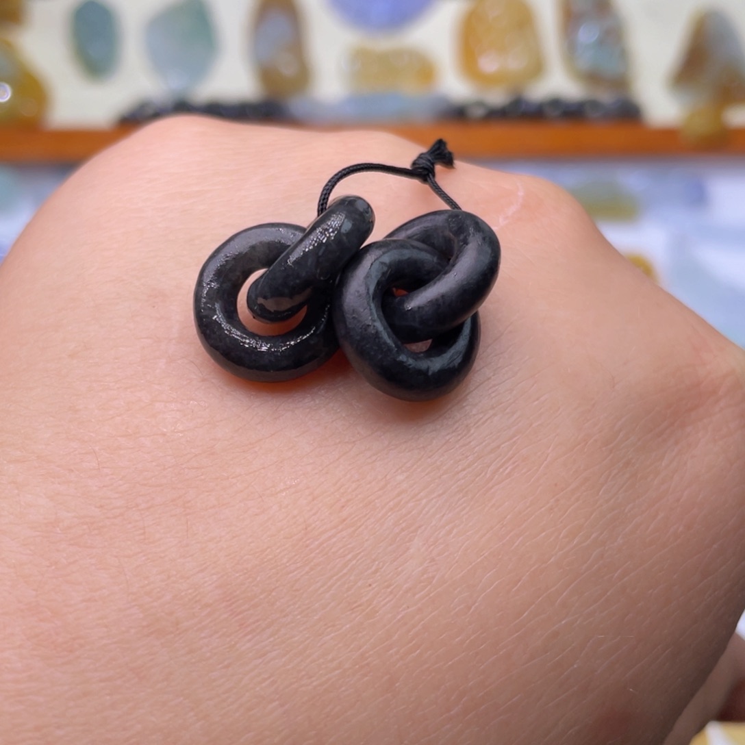 定制翡翠未镶嵌环环相扣