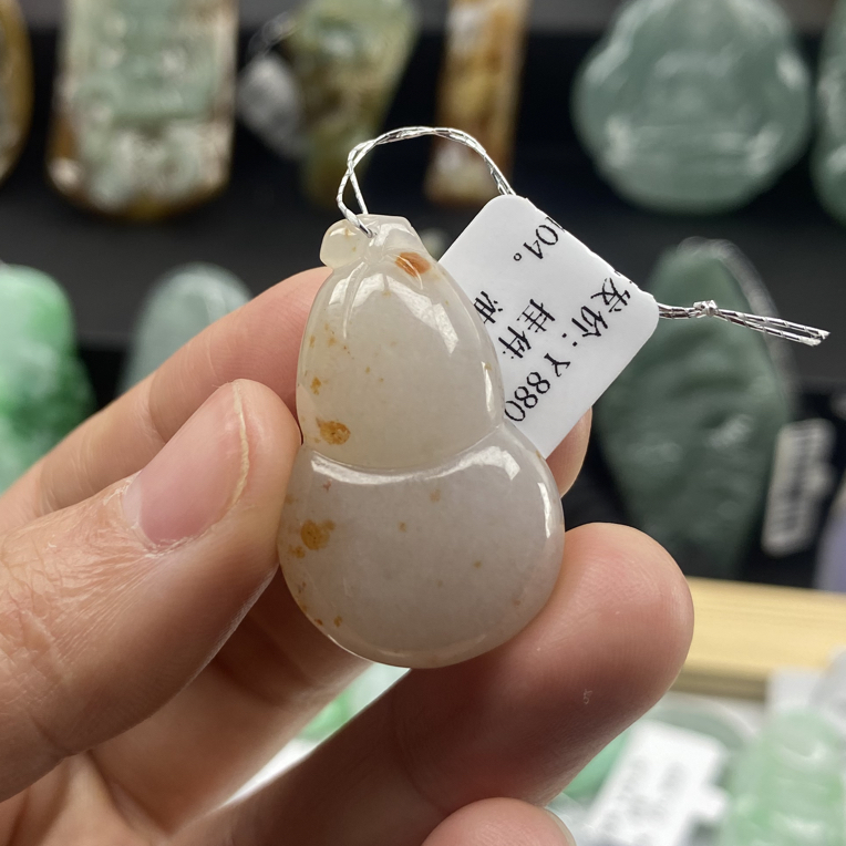 天然缅甸货翡翠挂件