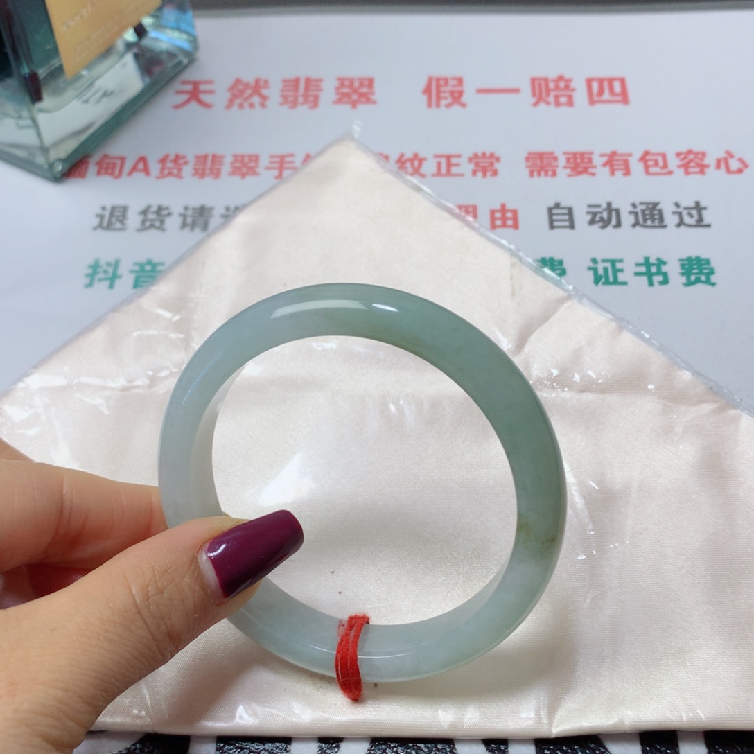翡翠手镯未镶嵌一***的