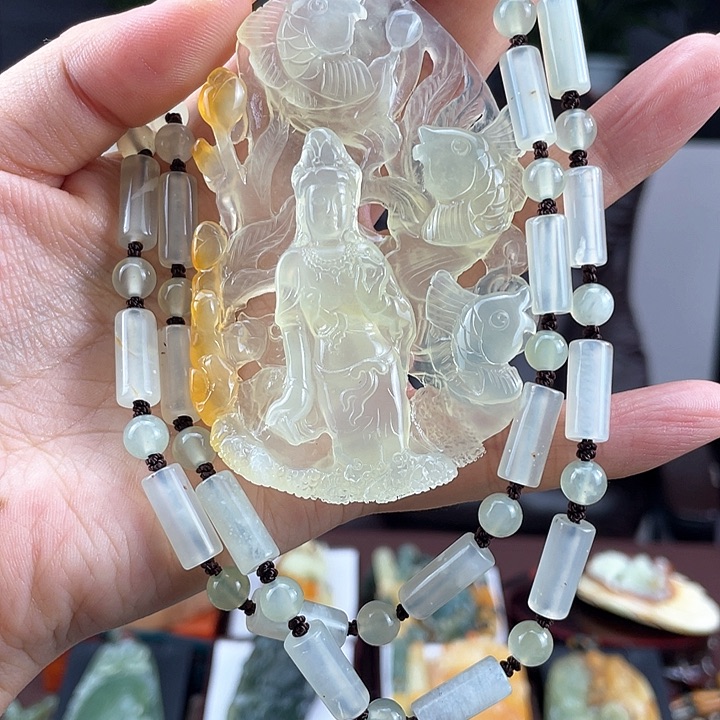 蛇纹石玉颈饰未镶嵌