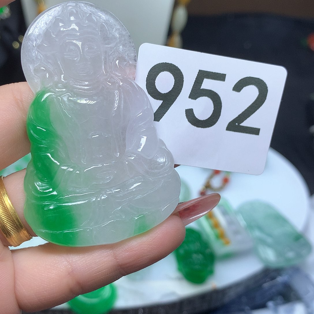 翡翠吊坠(赠链)未镶嵌