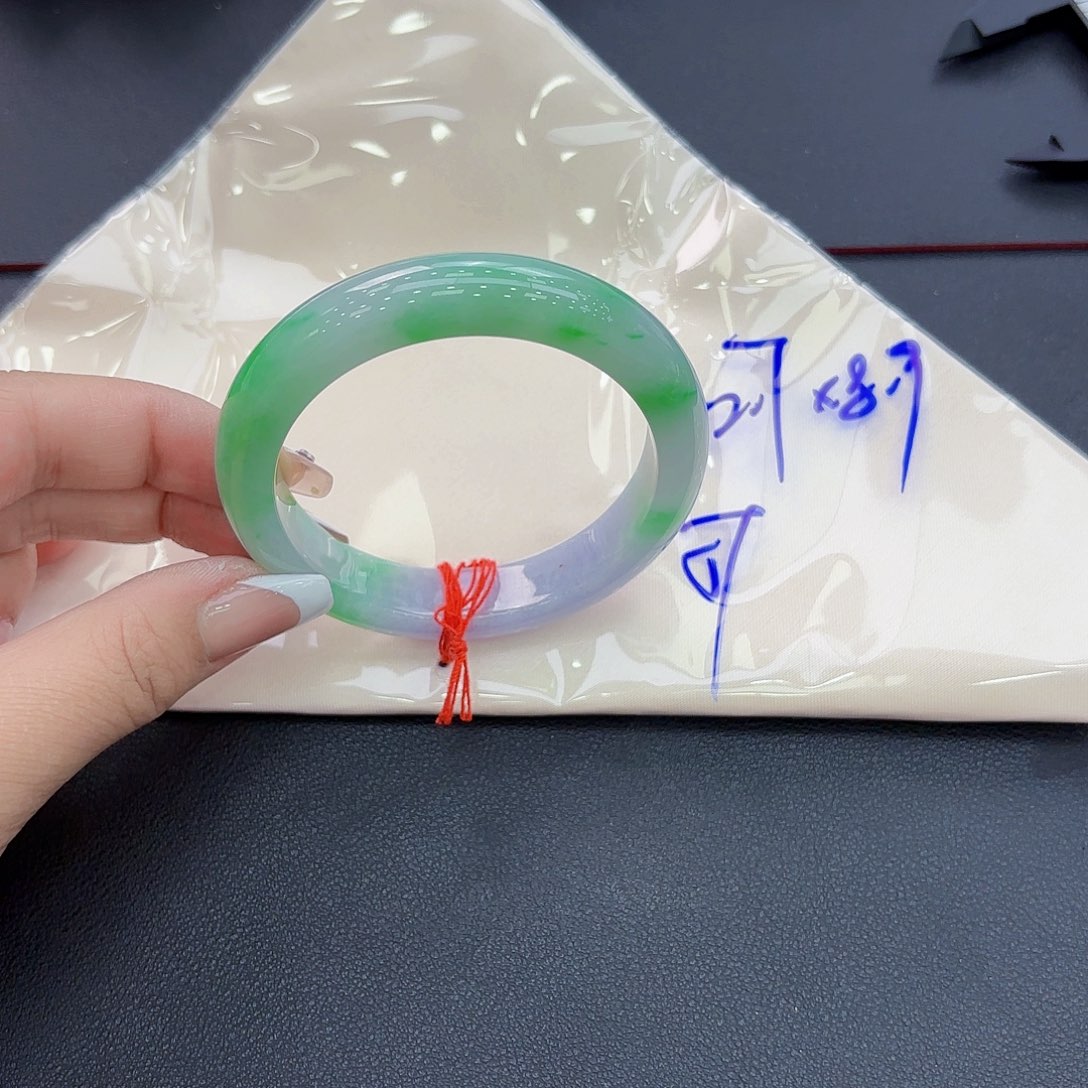 翡翠手镯未镶嵌手镯