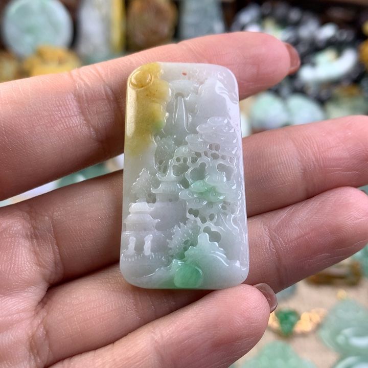 翡翠颈饰未镶嵌山水牌