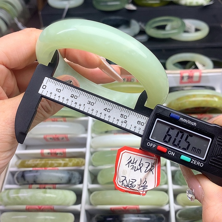 蛇纹石玉手镯未镶嵌846