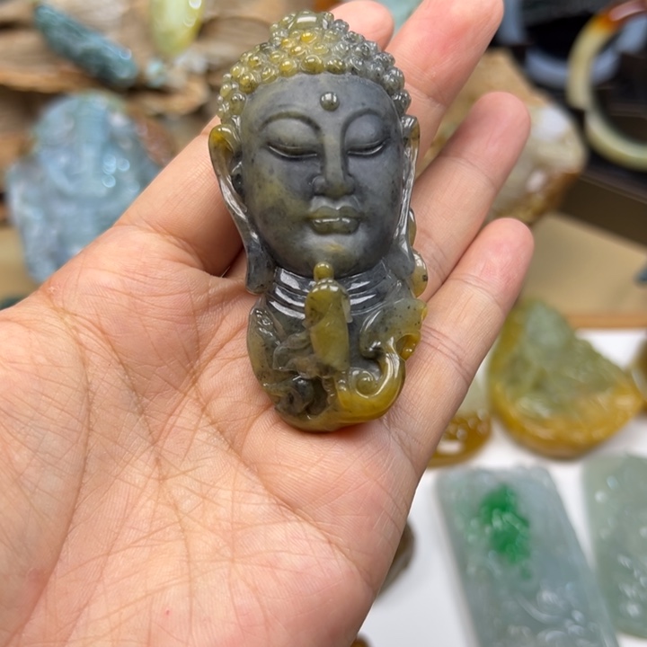 灯***.颈饰未镶嵌翡翠佛观天象