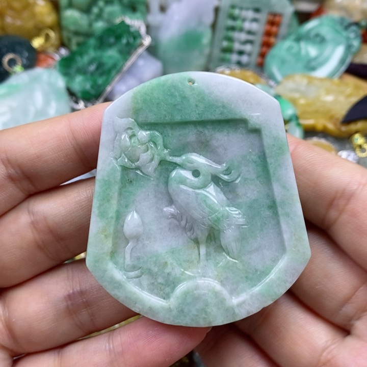 翡翠吊坠(赠链)未镶嵌