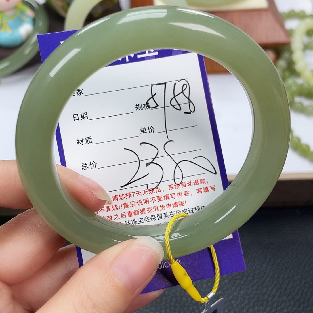 和田玉未镶嵌手镯