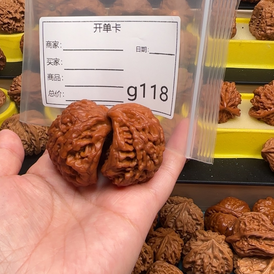 用***4桃核把件蛇王的故事