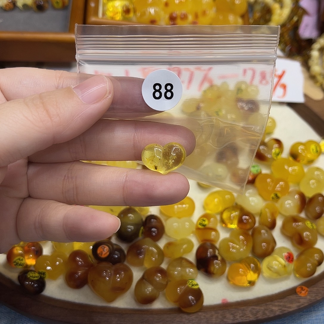 琥珀未镶嵌珠宝奇石