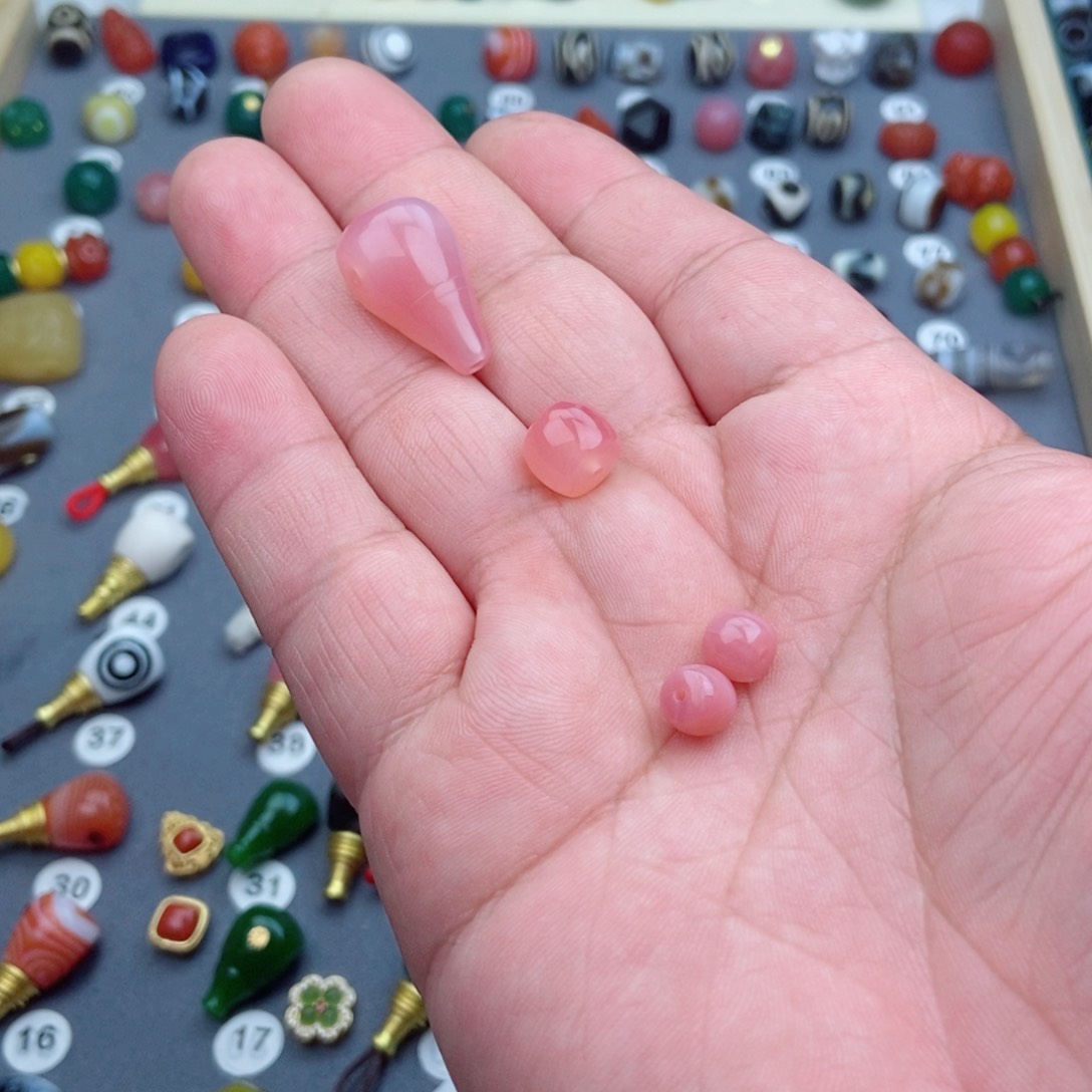 玛瑙/玉髓饰品未镶嵌墨*