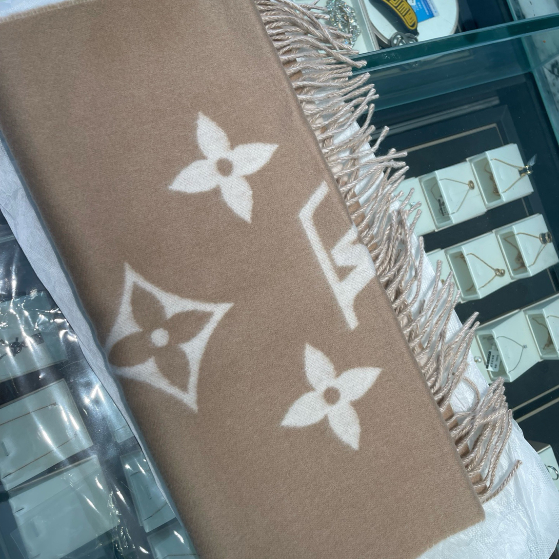 未使用 LouisVuitton/路易威登 闲置奶茶色围巾时尚百搭