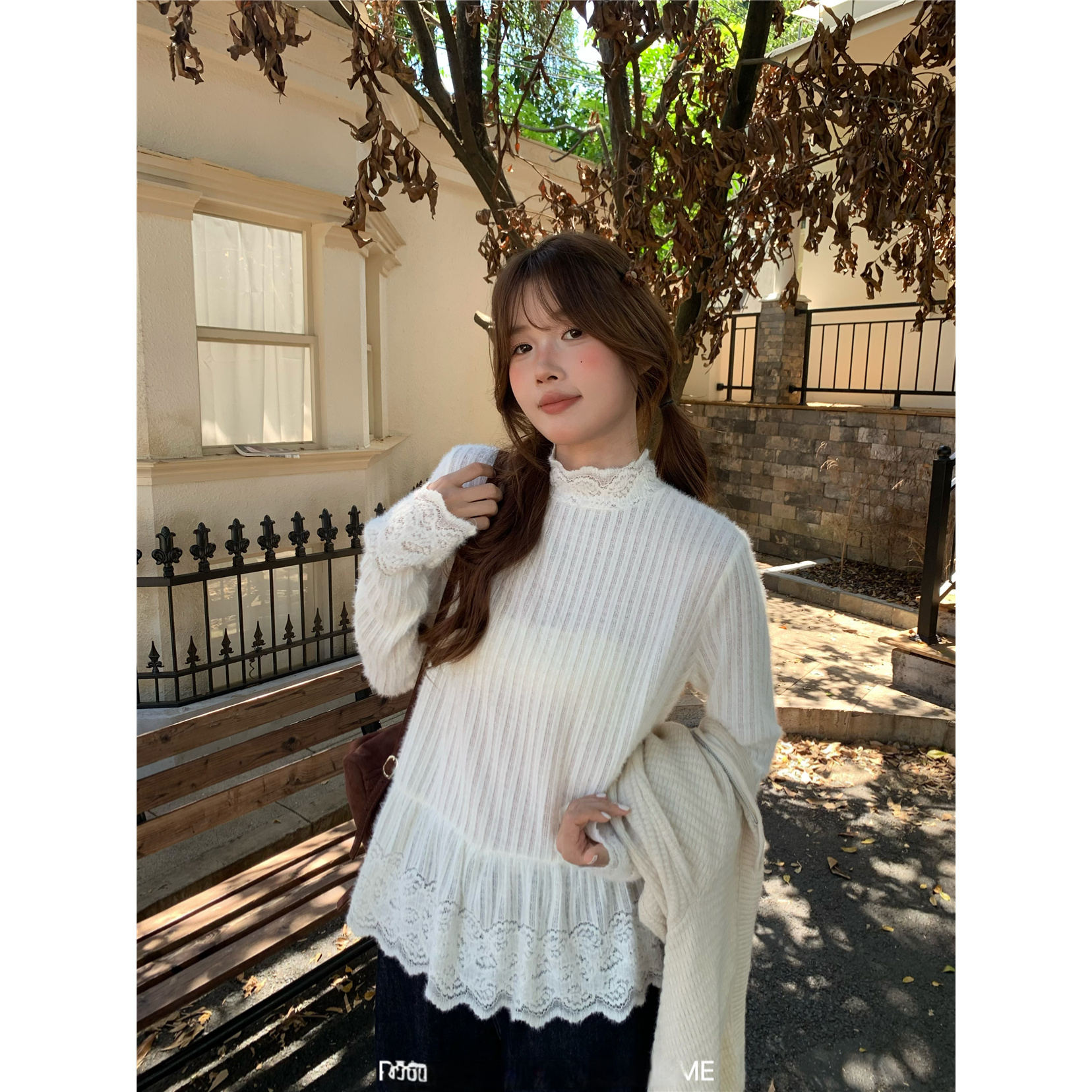 蕾丝拼接半高领长袖衬衫女春秋法式减龄洋气百搭气质显瘦内搭上衣