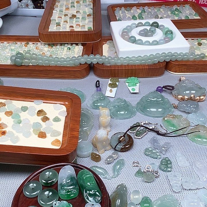 翡翠颈饰未镶嵌花**夏