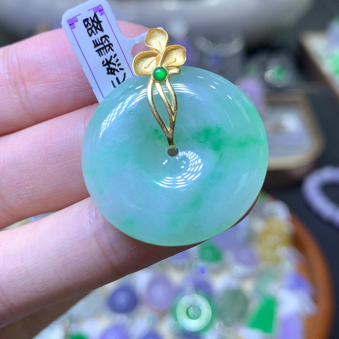 【闪购商品】翡翠颈饰18K金镶嵌翡翠吊坠项链