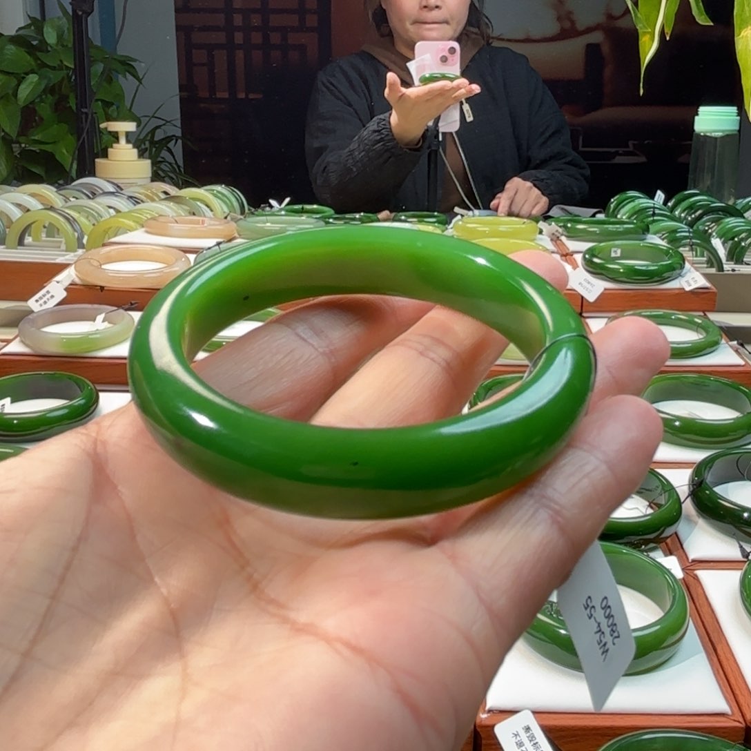 和田玉手镯未镶嵌?****牛